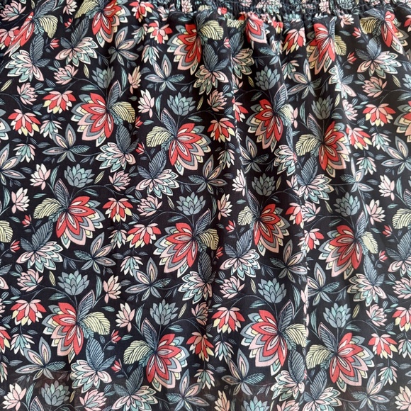 cabi Flirt Skirt, #5184, EUC, M, Navy with Floral print, Mini skirt - Picture 8 of 9